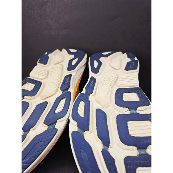 Hoka Women 8.5 Comfy footwear - Picture 9 of 11